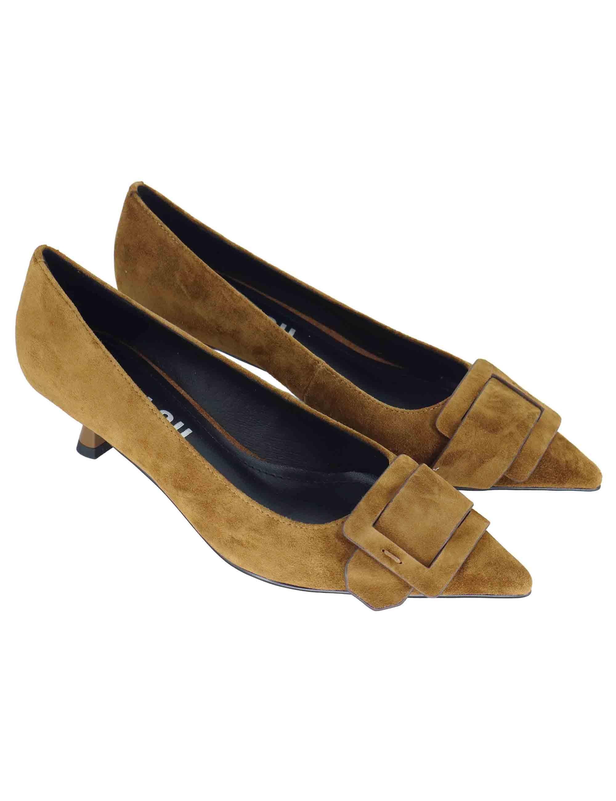 Decollete donna in camoscio cuoio con tacco medio e fibbia anteriore 636Z30VK 39 Bibi Lou 