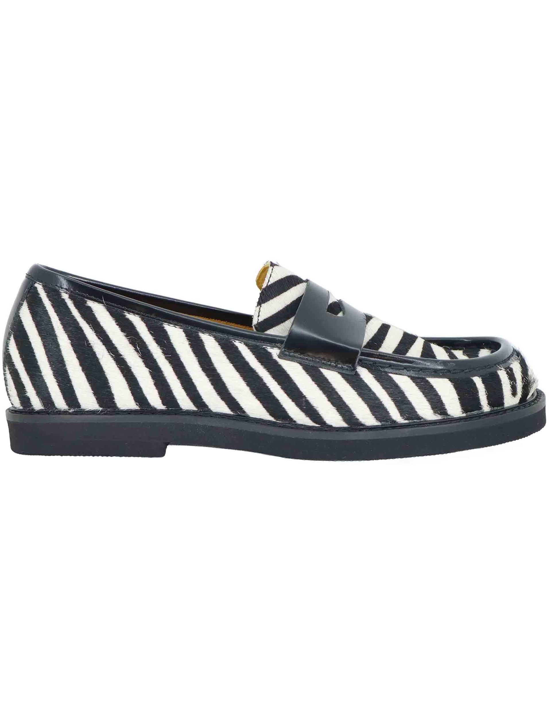 Mocassini donna in pelle nera con suola in gomma e tacco basso SP9711 001 Spatarella 