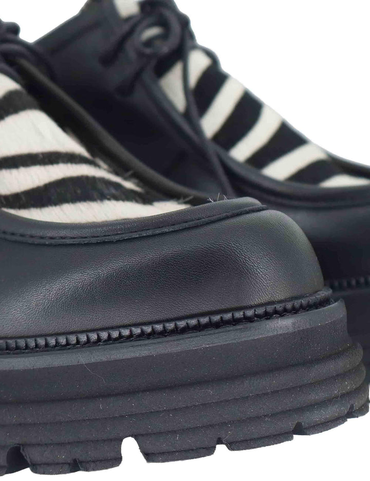 Stringate donna in pelle nera con vaschetta in contrasto e suola in gomma SP3225 001 Spatarella 