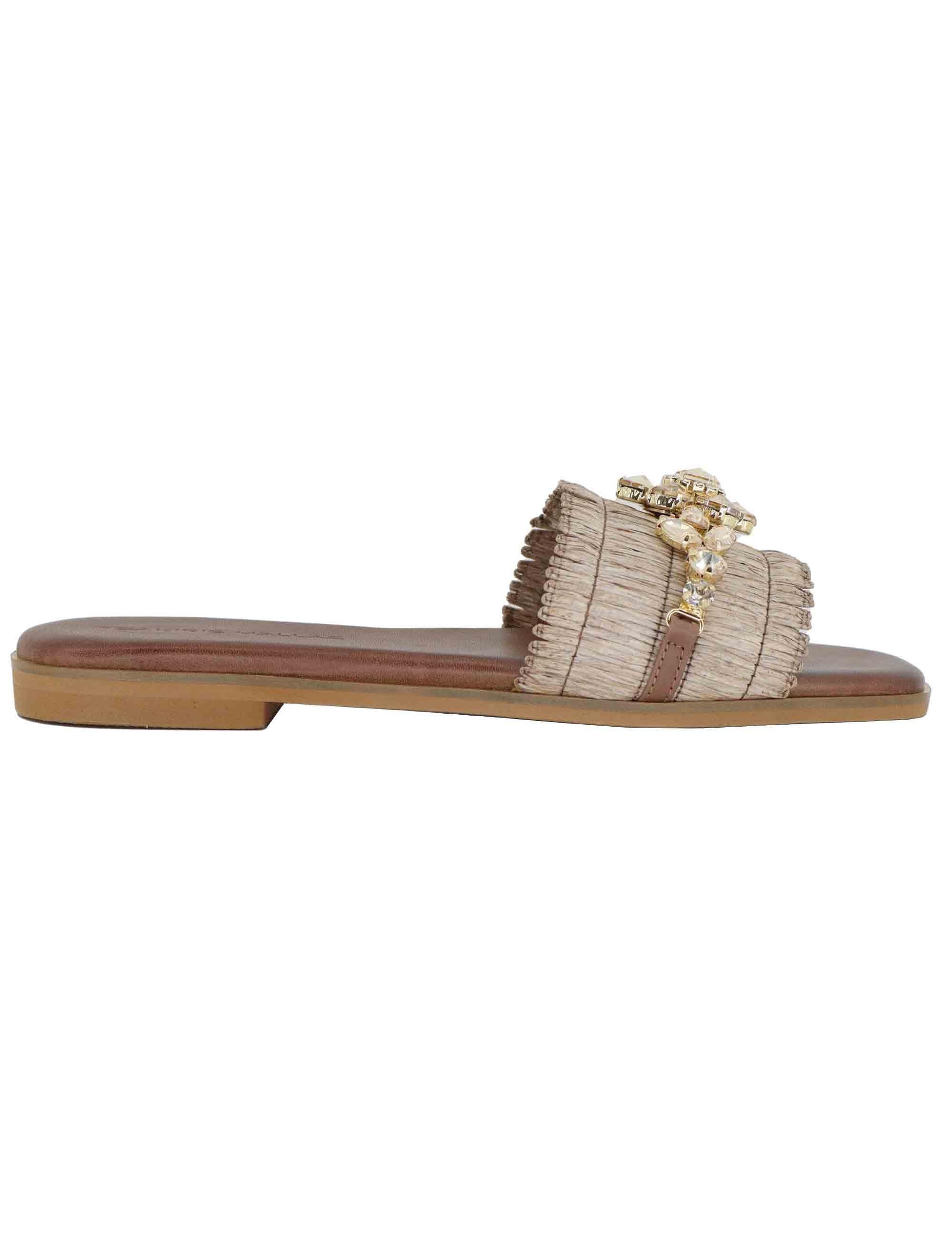 Sandali flat donna in tessuto beige con gioiello U41005891284 589 Tsakiris Mallas 