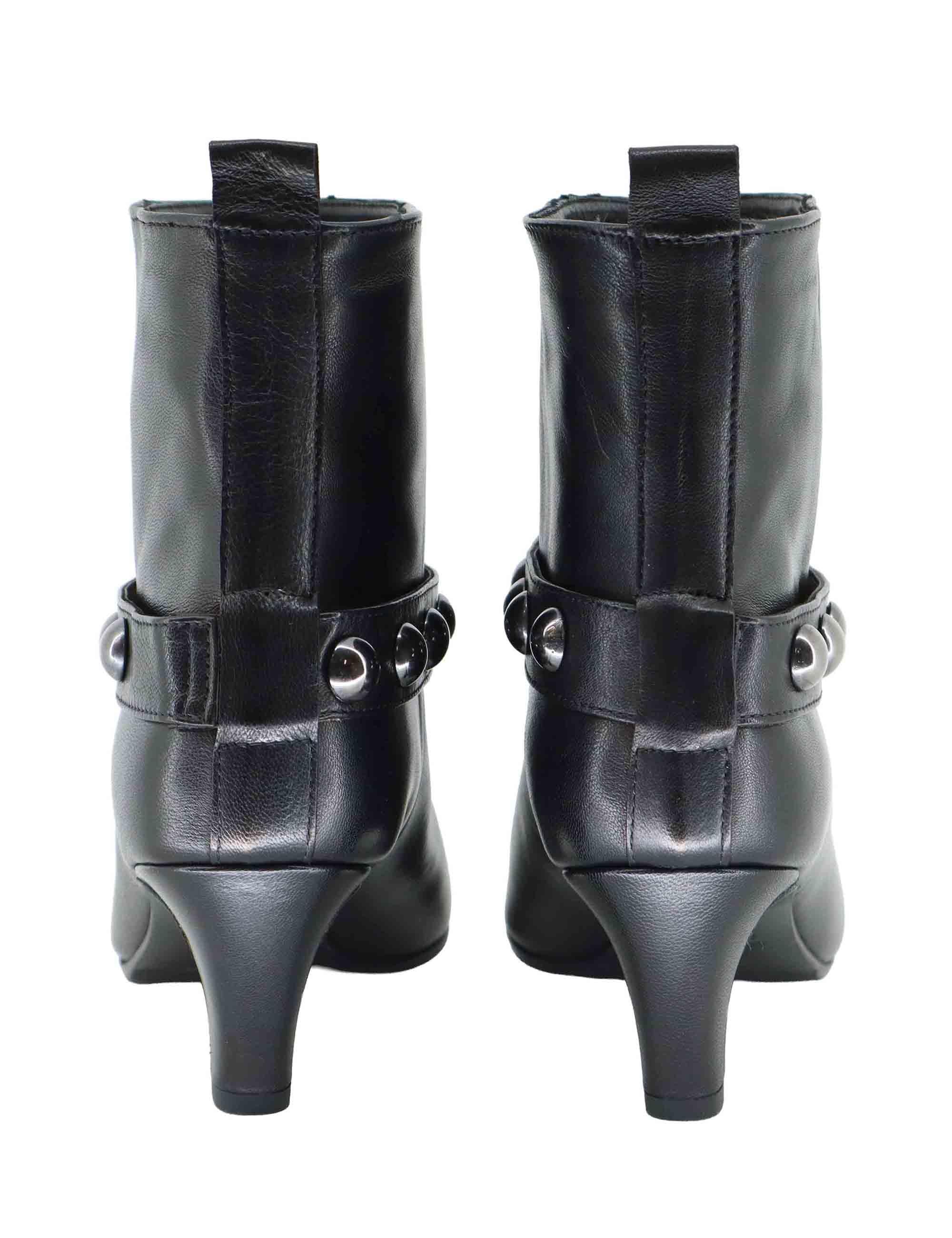 Stivaletti donna in pelle nera con cavigliera borchiata C461B 001 Les Venues 