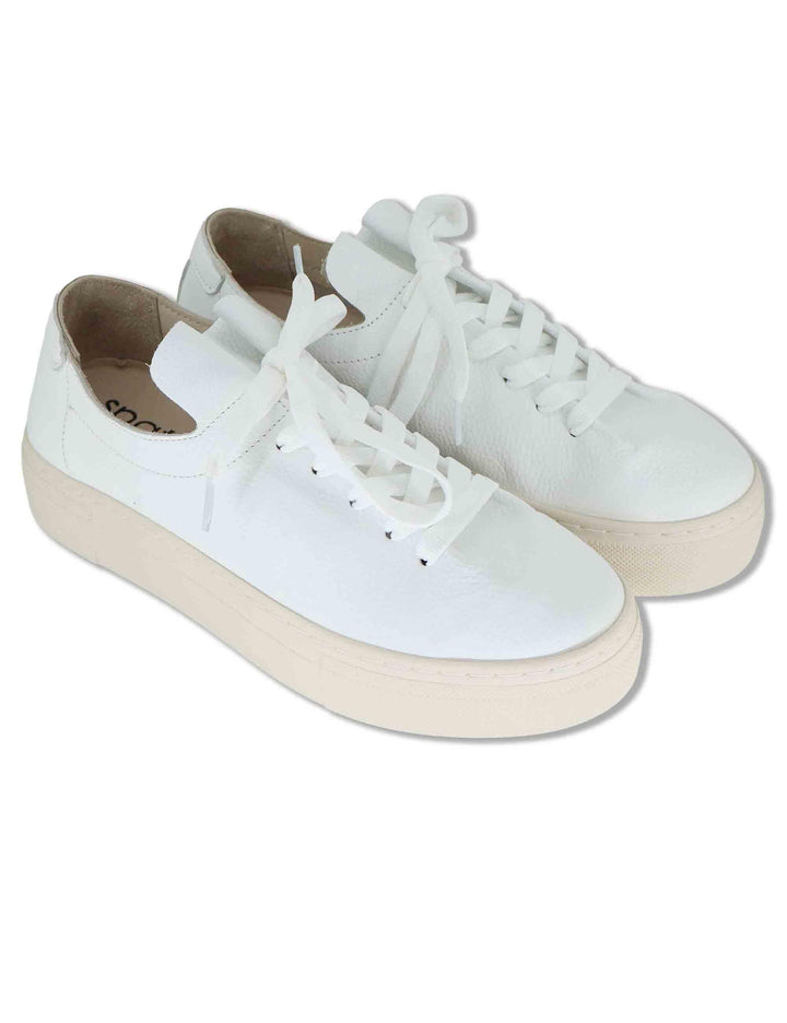 Sneakers donna in pelle bianca con linguetta arricciata e laccio in tulle SP60030 100 Spatarella 