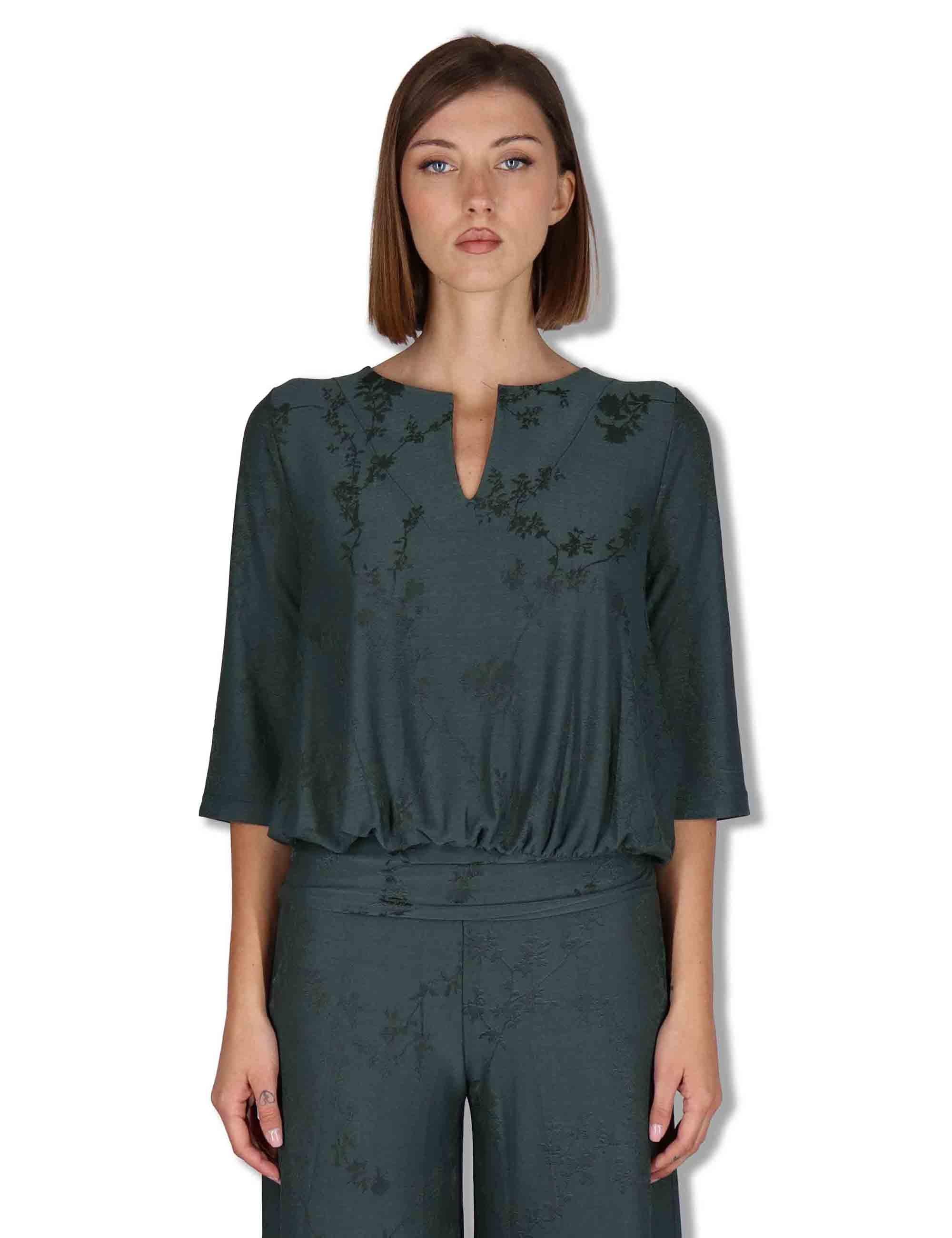 Blusa donna in viscosa verde con ricami floreali ed elastico al fondo JABCM0001-F1508-1263 7018 Justmine 