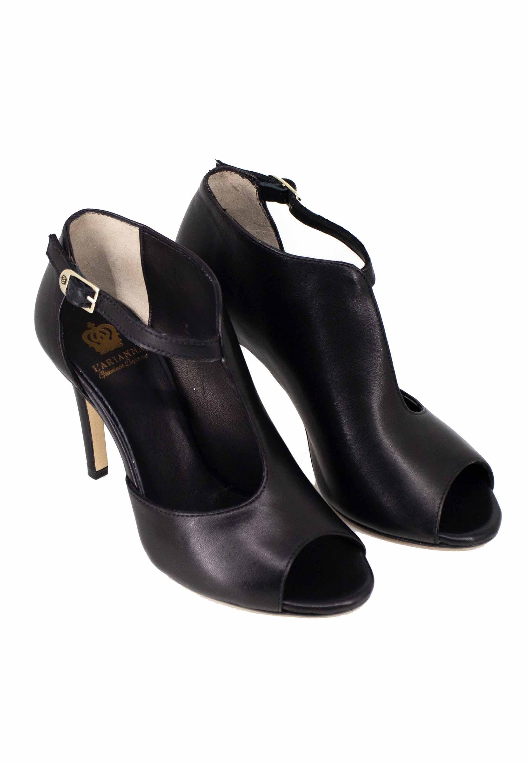 Sandali donna in pelle nera con cinturino e tacco alto SP8000 001 L'Arianna 