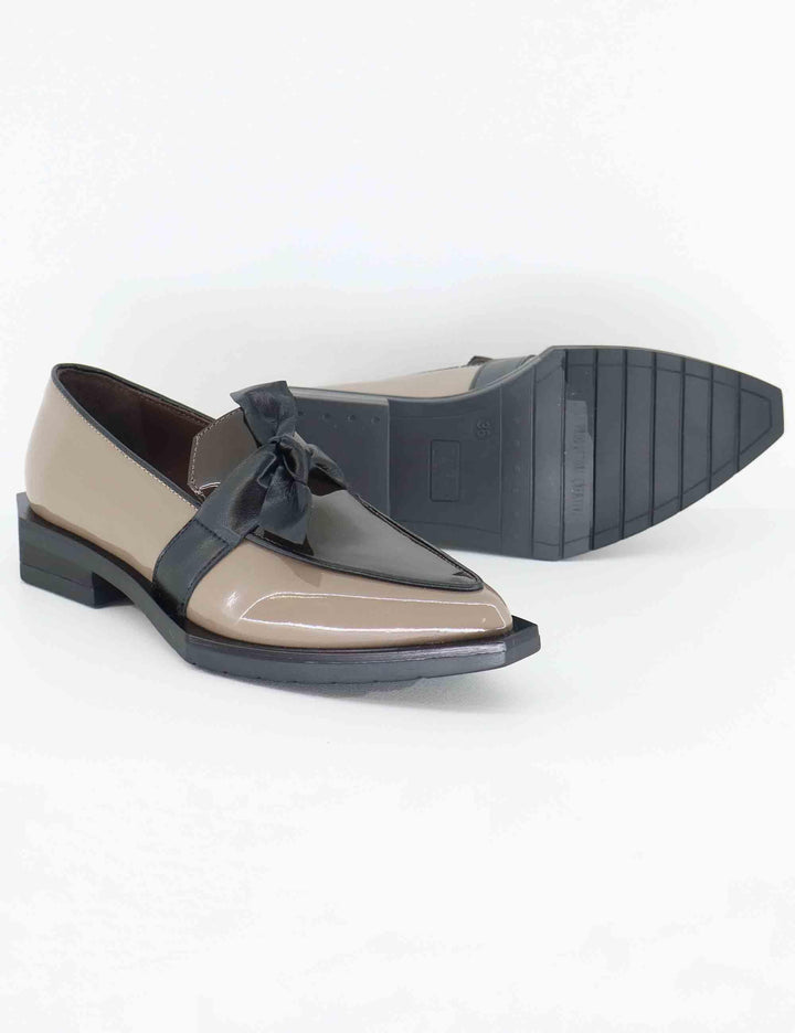 Mocassini donna in vernice taupe tacco basso G23 1 Le Bohemien 