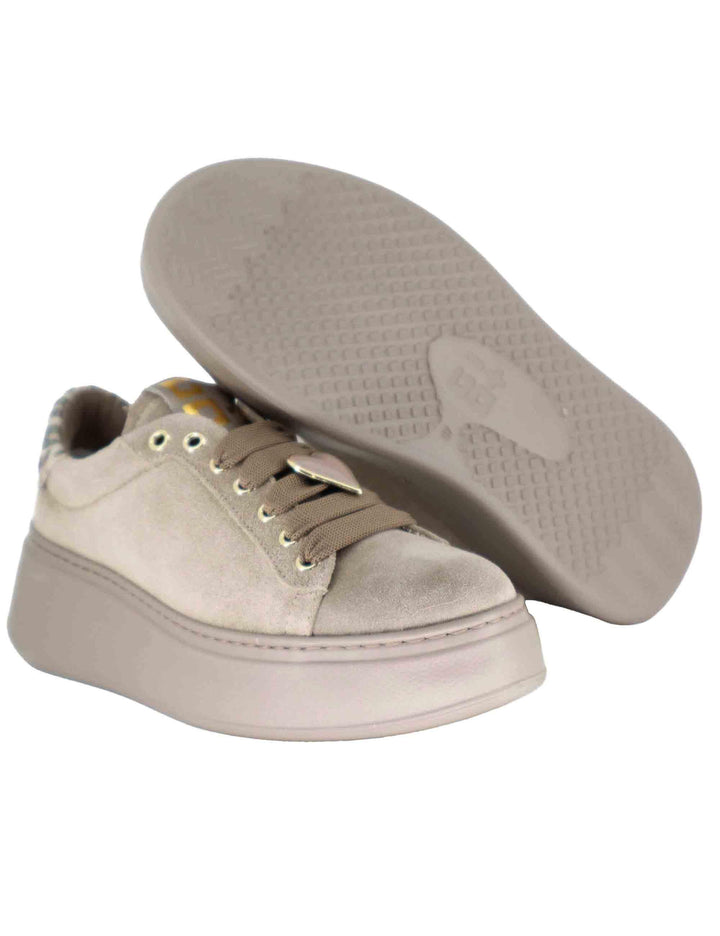 Sneakers donna in camoscio beige con charms e suola alta in gomma PIA 428A Gio + 