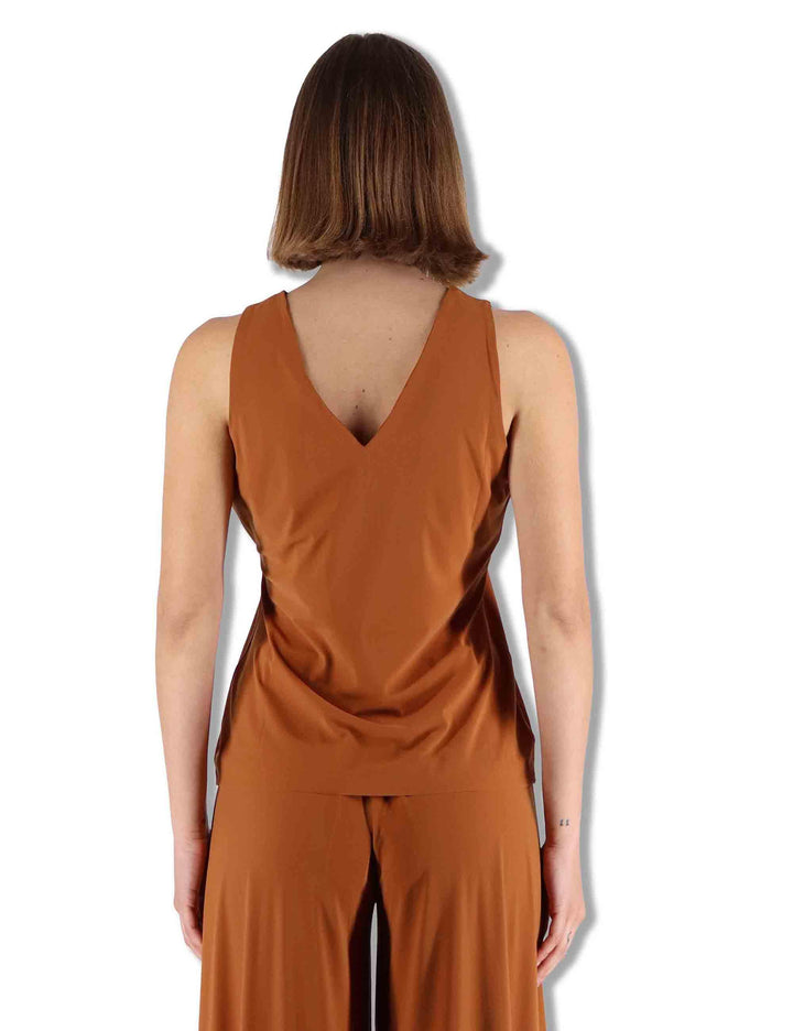 Top donna Soft Jersey in cammello con scollo a V e giromaniche JP556470210 41008 Maliparmi 