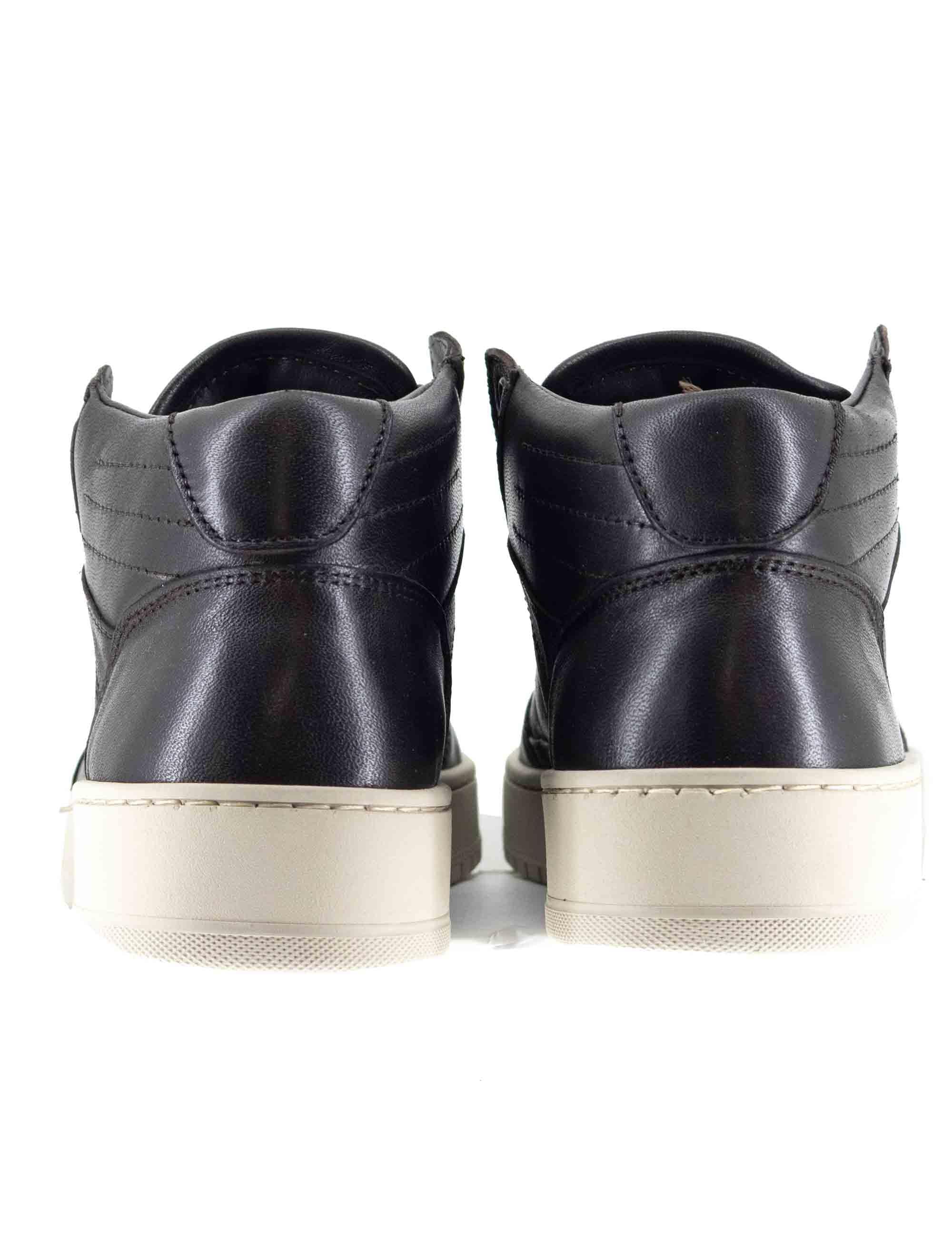 Sneakers uomo in pelle marrone con suola in gomma ultraleggera SPOR5570 014 Spatarella 