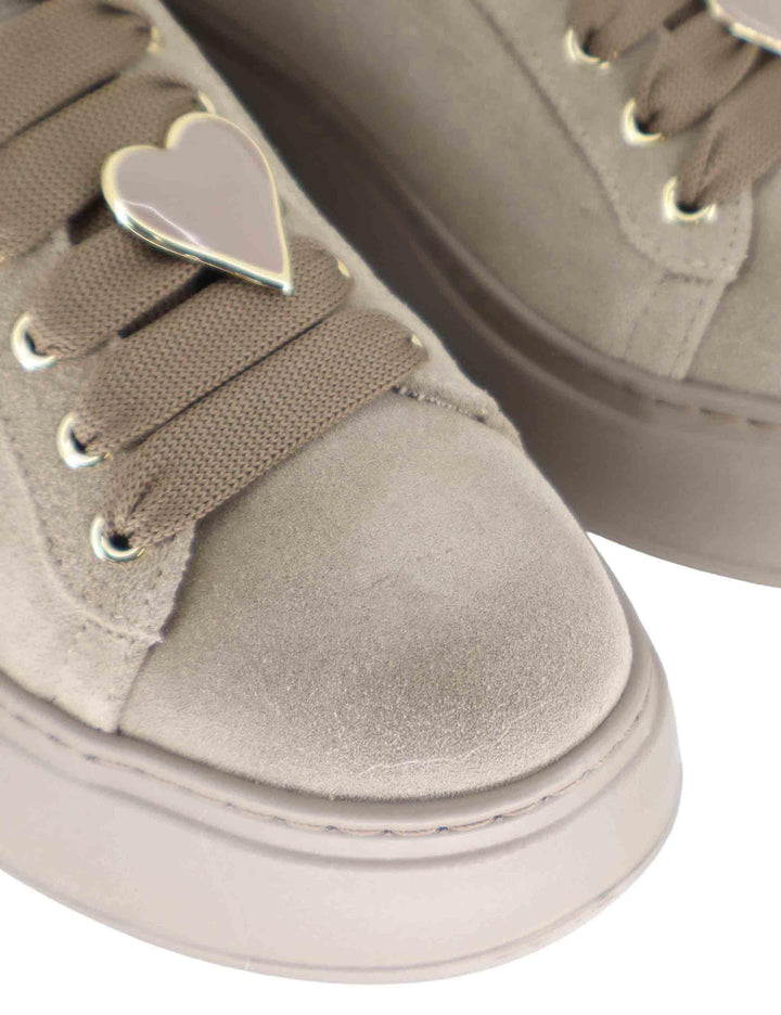 Sneakers donna in camoscio beige con charms e suola alta in gomma PIA 428A Gio + 
