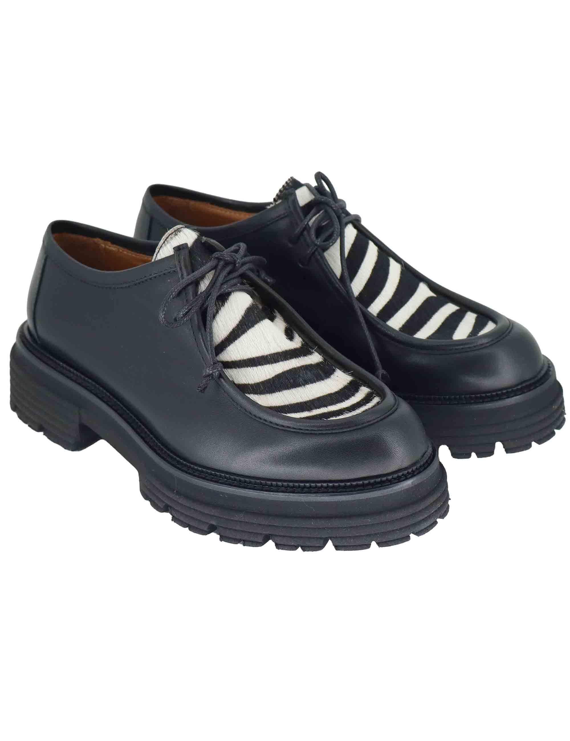 Stringate donna in pelle nera con vaschetta in contrasto e suola in gomma SP3225 001 Spatarella 