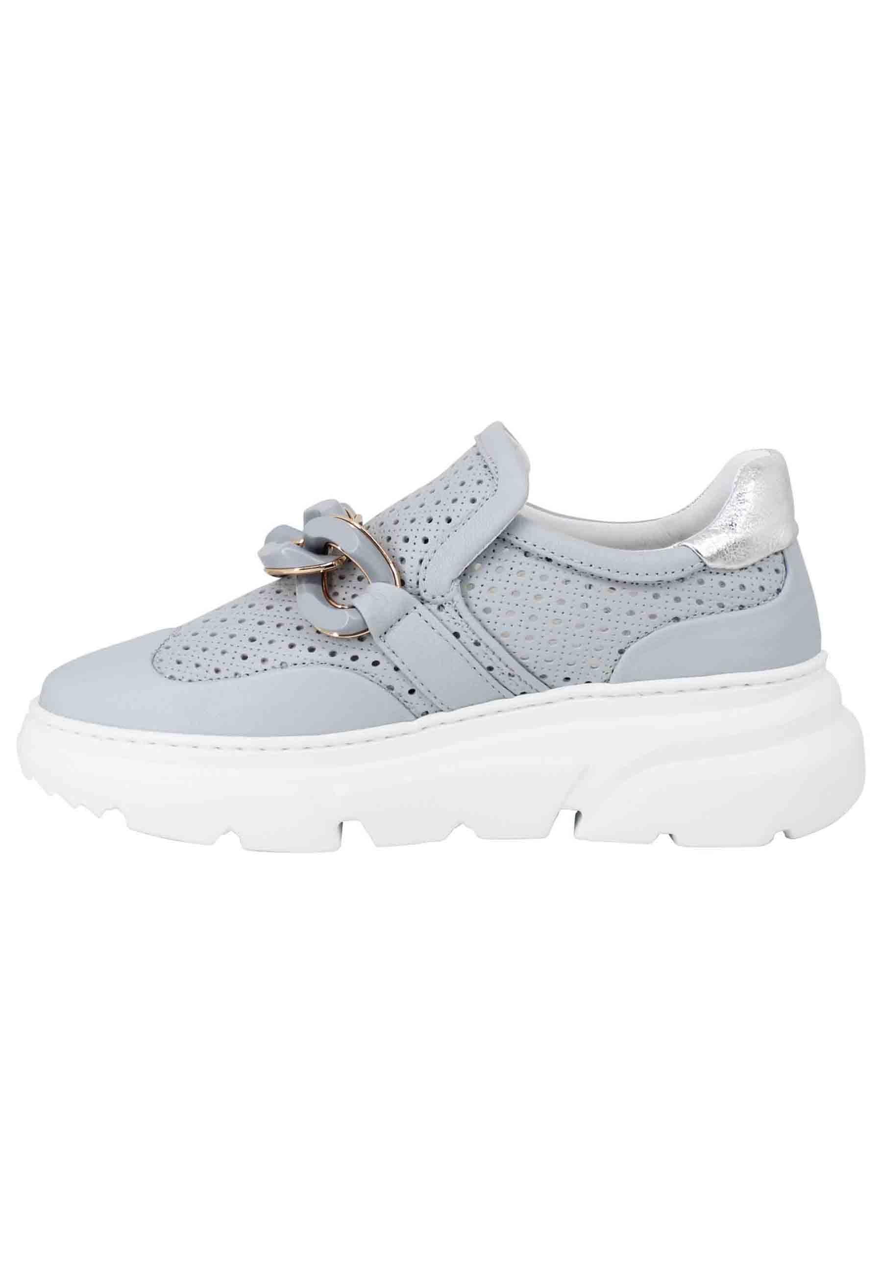 Sneakers donna in pelle celeste forata con catena tono su tono LAILA PSMCLO Stokton 