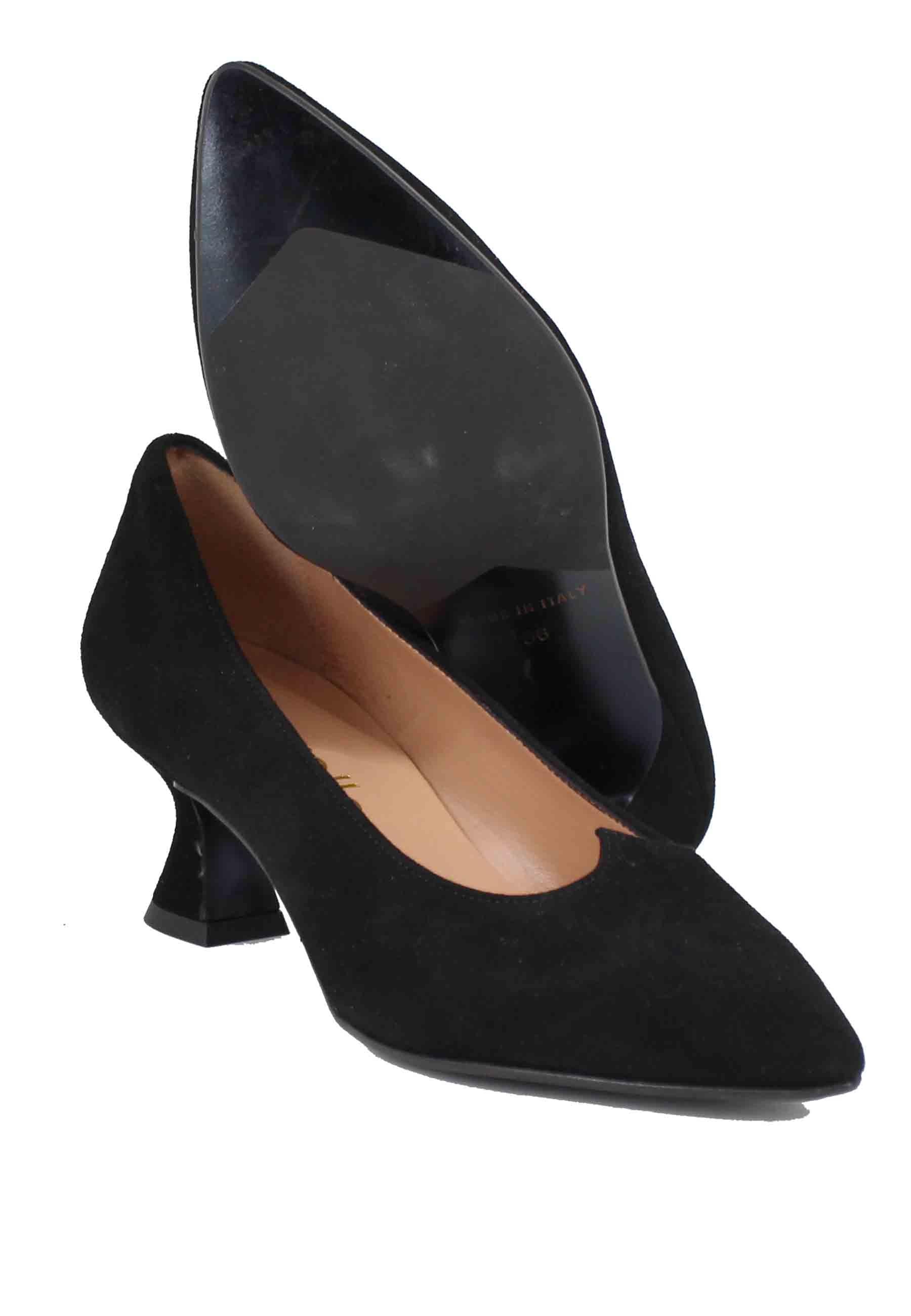 Decollete donna in camoscio nero con scollo a cuore SPK2103 001 Spatarella 