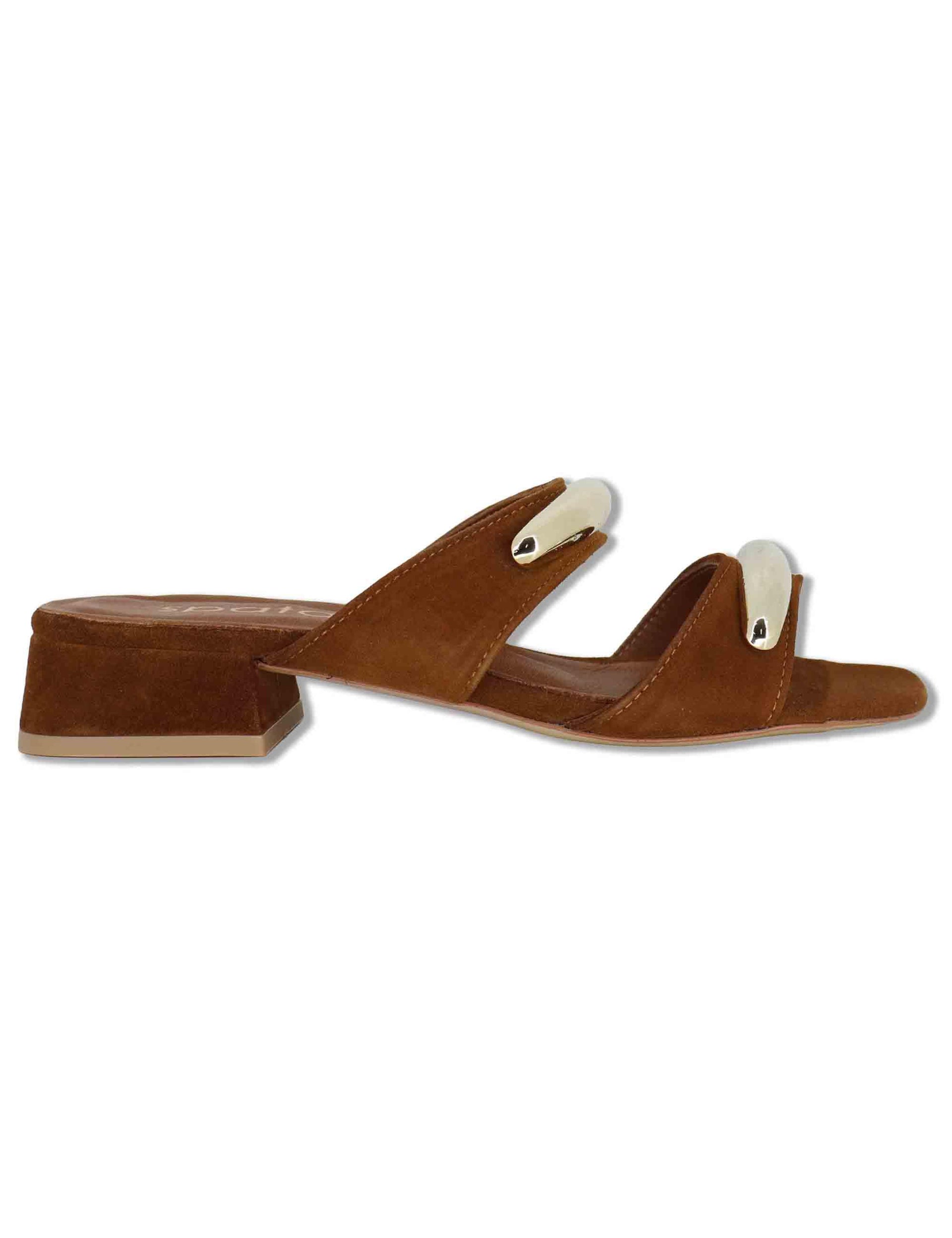 Sandali donna in camoscio cuoio doppia fascia con accessori e tacco basso SP261528 014 Spatarella 