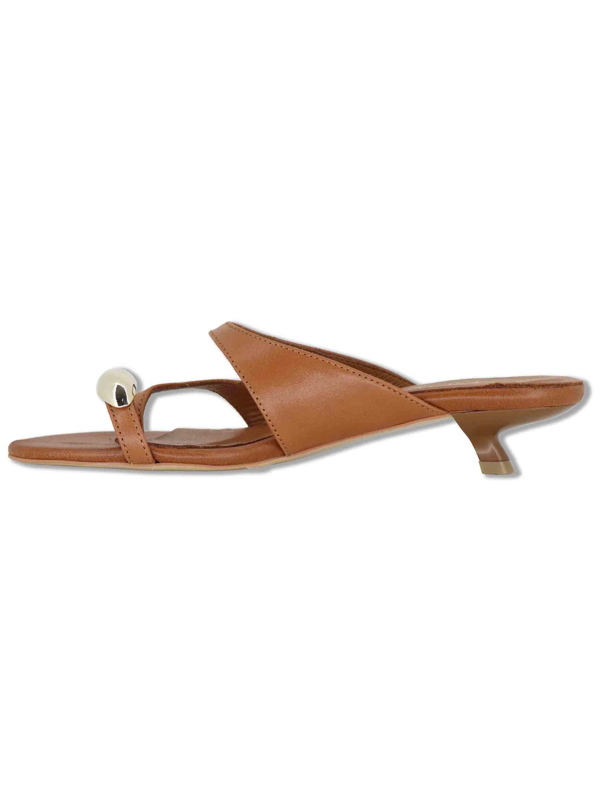 Sandali donna infradito in pelle cuoio con anello oro e tacco basso SP261650 014 Spatarella 