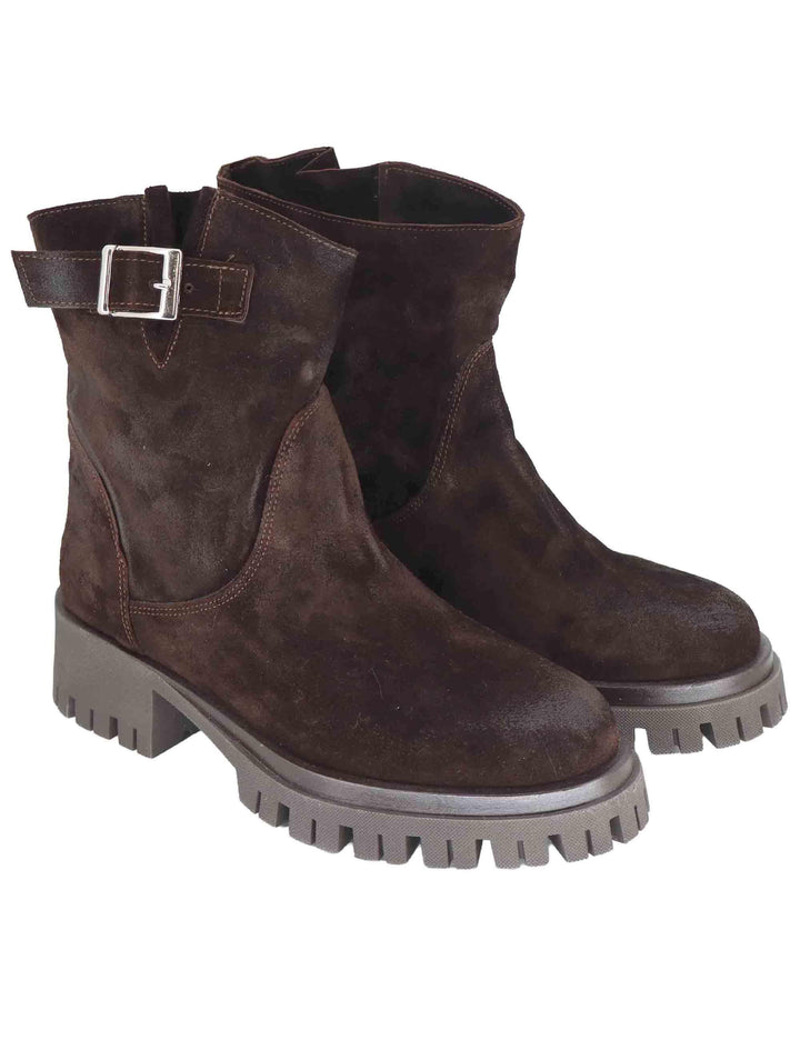 Stivaletti donna in camoscio marrone con fibbietta laterale e tacco basso SP33 014 Spatarella 