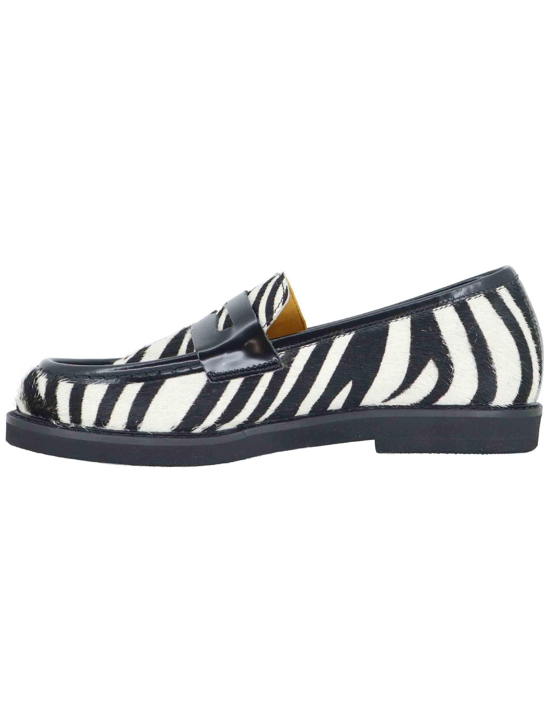 Mocassini donna in pelle nera con suola in gomma e tacco basso SP9711 001 Spatarella 