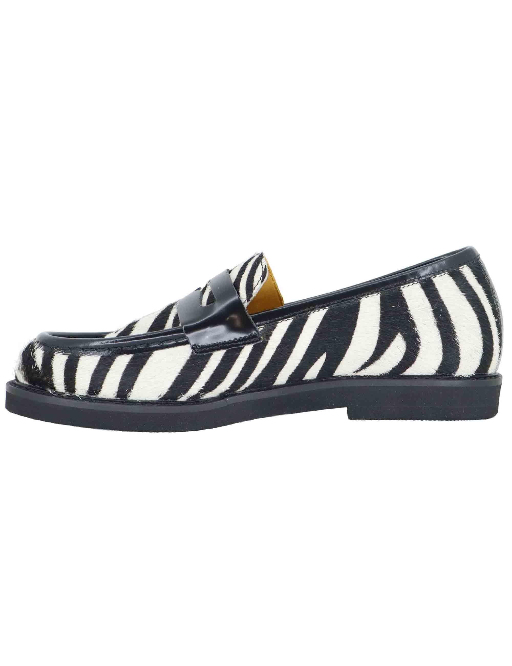 Mocassini donna in pelle nera con suola in gomma e tacco basso SP9711 001 Spatarella 