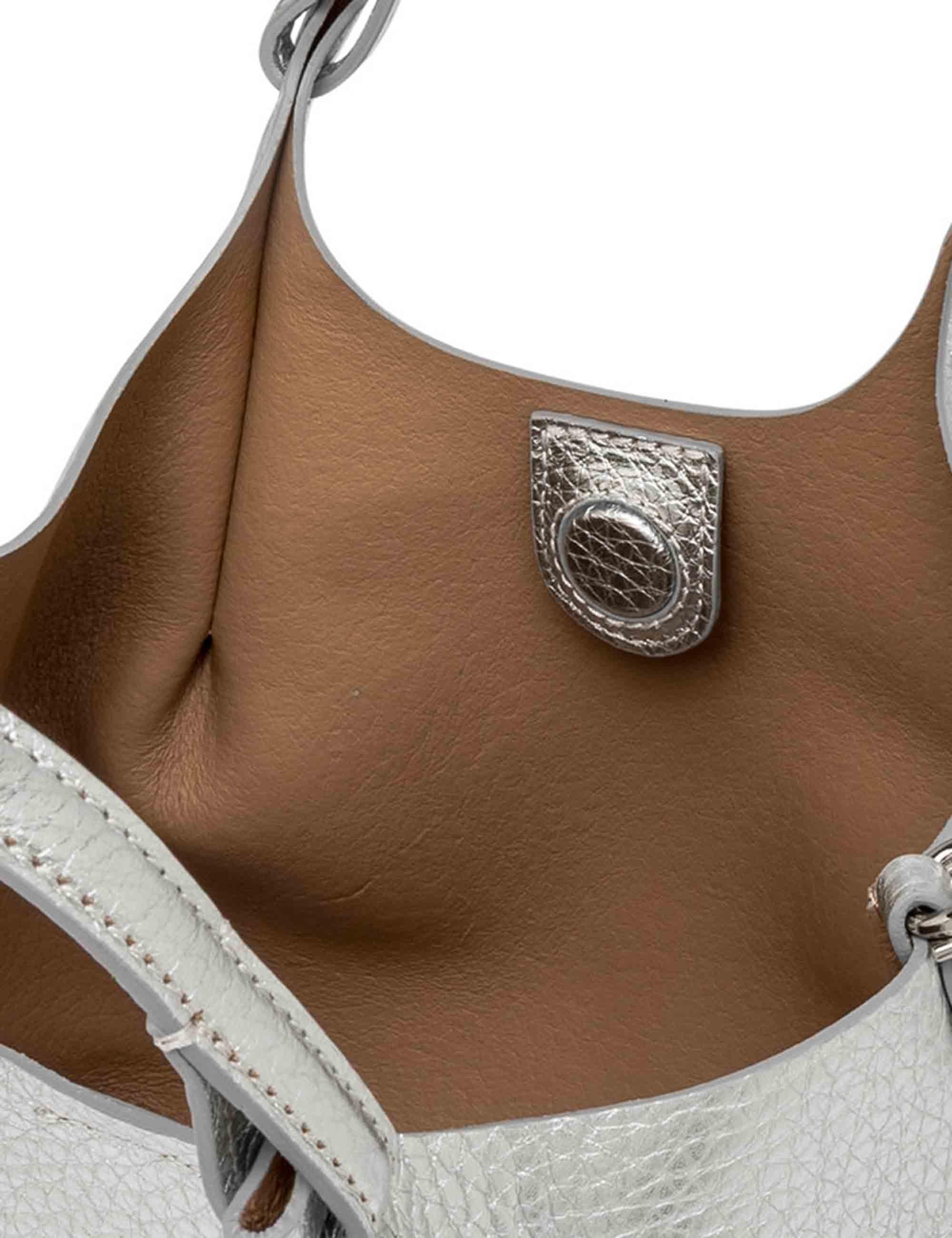 Borse donna Dua in pelle laminata argento con doppi manici e tracolla BS9719 RNGDBL T.U. 14369 Gianni Chiarini 