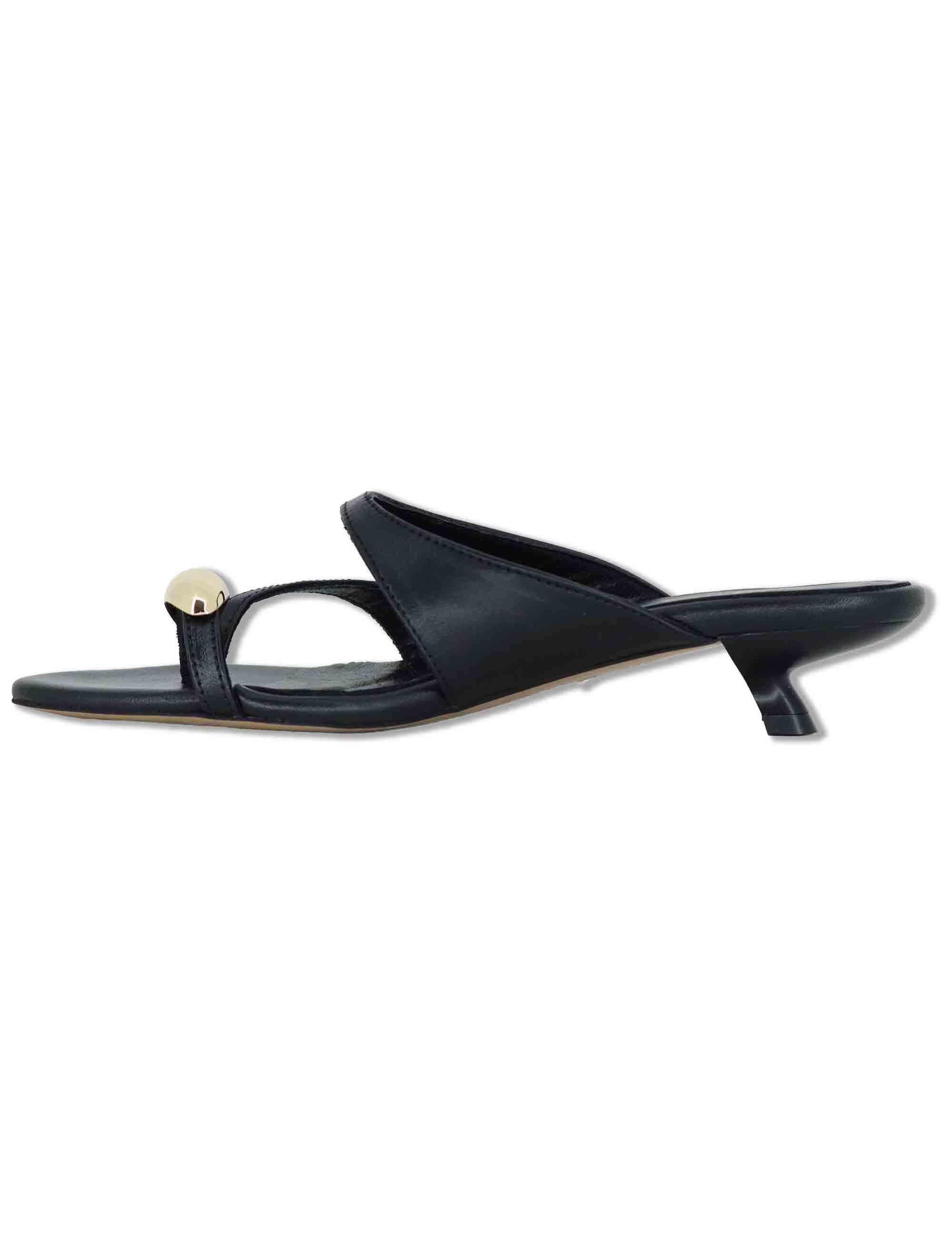 Sandali donna infradito in pelle nero con anello oro e tacco basso SP261650 001 Spatarella 