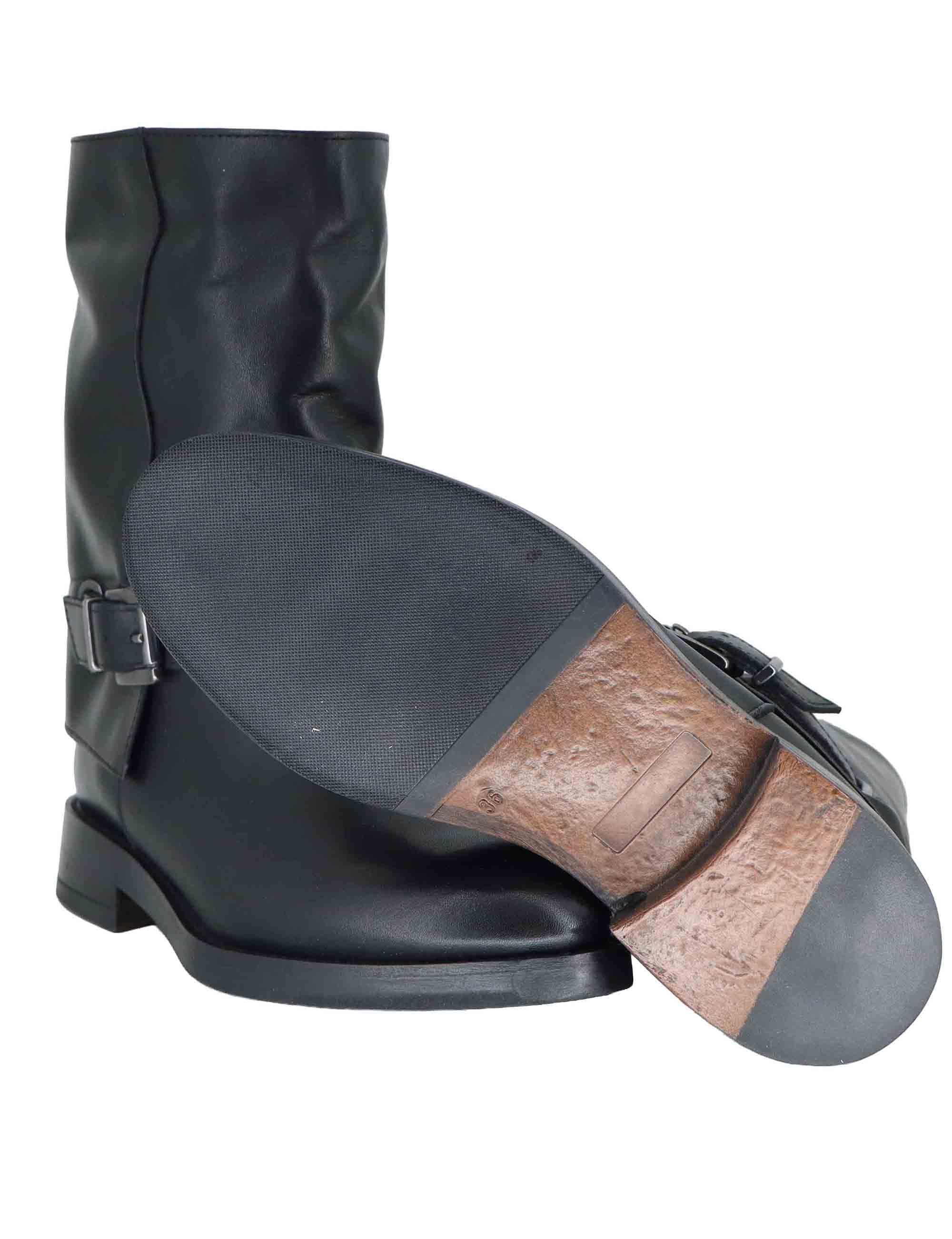 Stivaletti donna in pelle nera con ghetta e cinturino con tacco basso SP108 001 Spatarella 