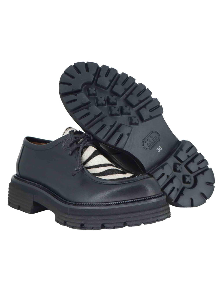 Stringate donna in pelle nera con vaschetta in contrasto e suola in gomma SP3225 001 Spatarella 