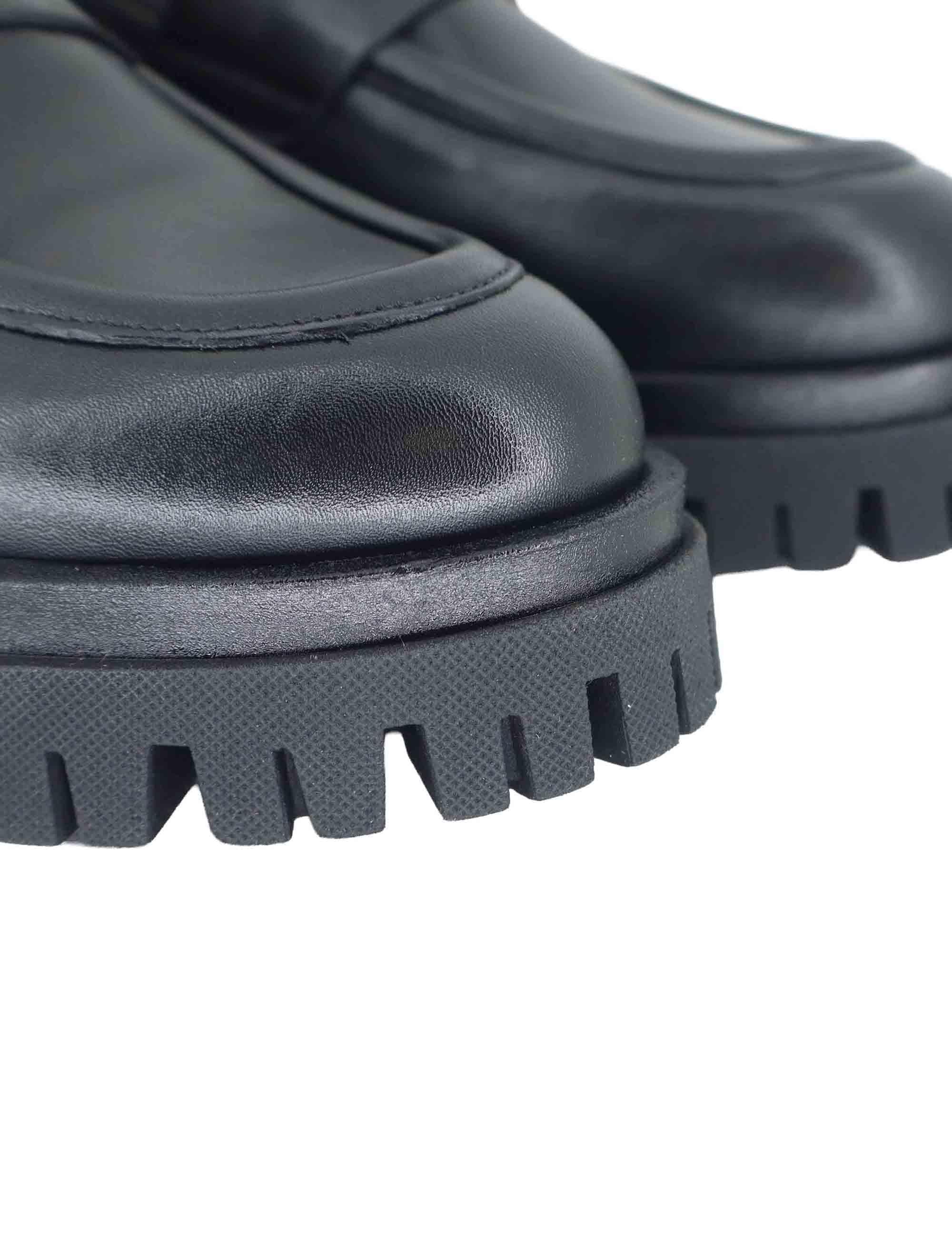 Mocassini donna in pelle nera con suola in gomma carrarmato SP1205 001 Spatarella 