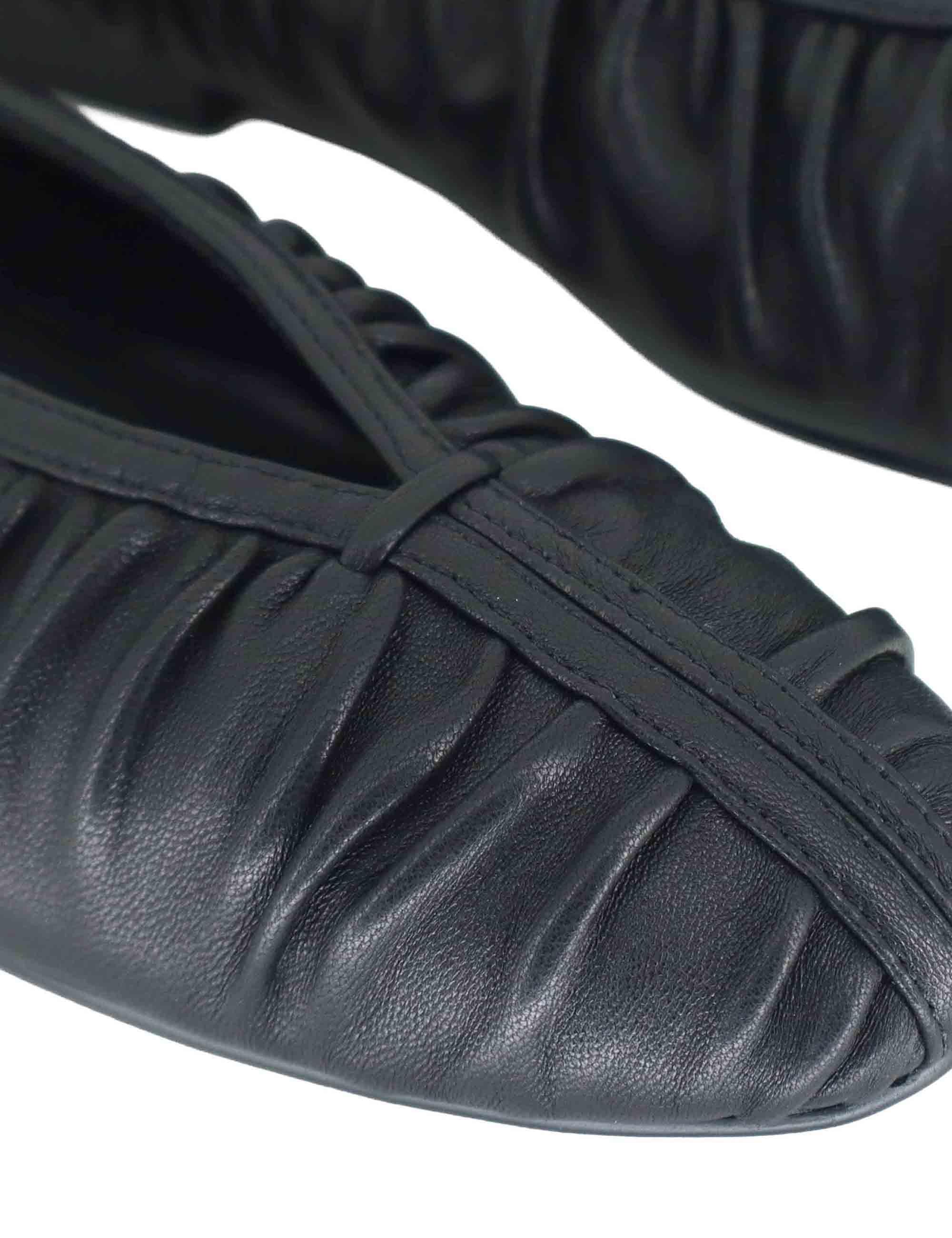 Ballerine donna in pelle nera plissè con tacco basso e punta tonda 595Z10VK 03 Bibi Lou 