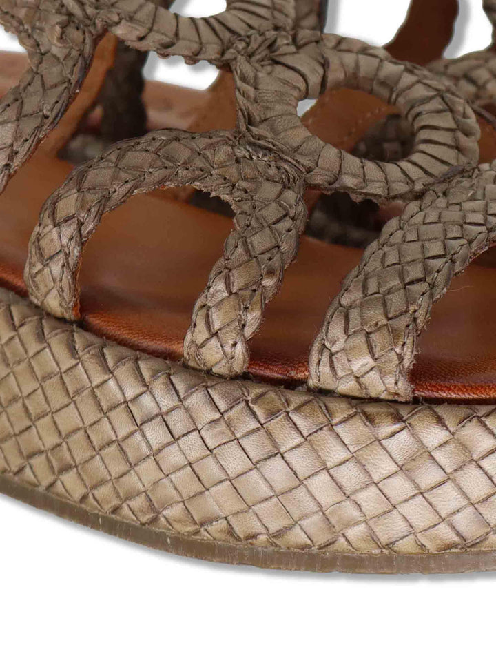 Sandali donna in pelle intrecciata taupe con zeppa e cinturino posteriore WD511R04 500021 Vueva 