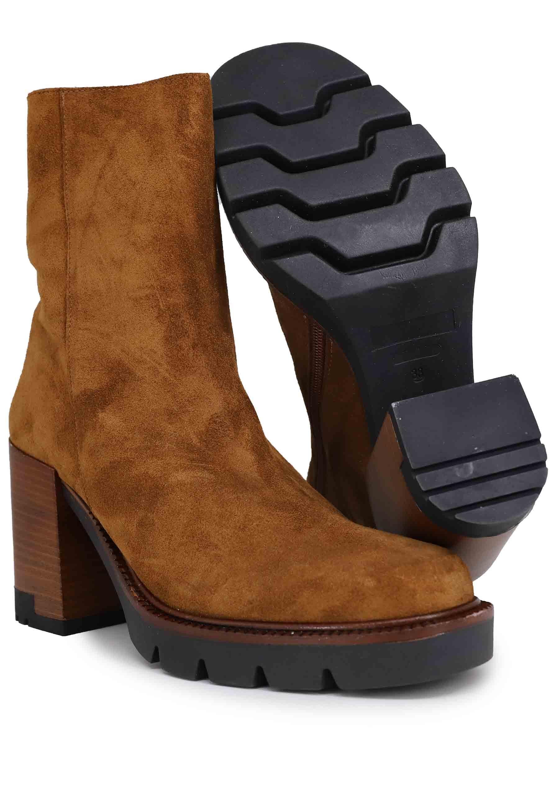 Stivaletti donna in camoscio cuoio con tacco e plateau in gomma 626 014 Tsakiris Mallas 