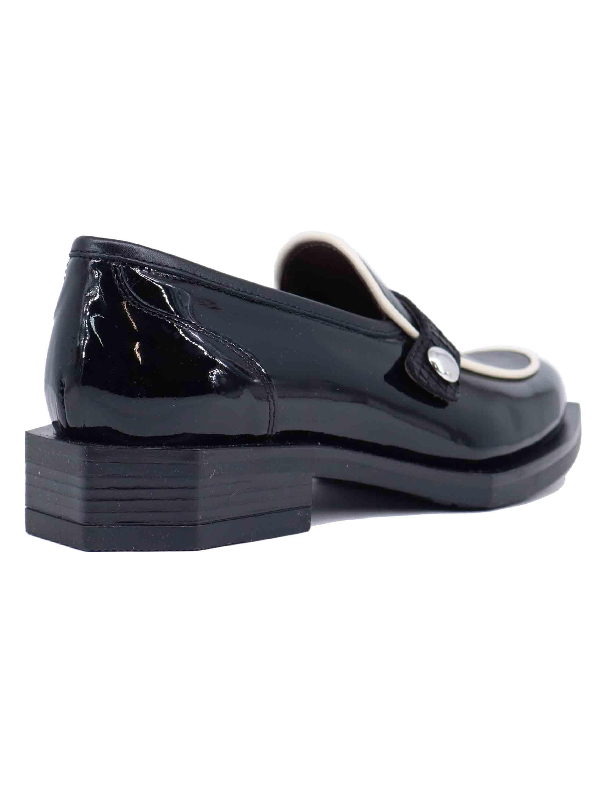 Mocassini donna in pelle nera con vernice in contrasto K50-1L 001 Le Bohemien 