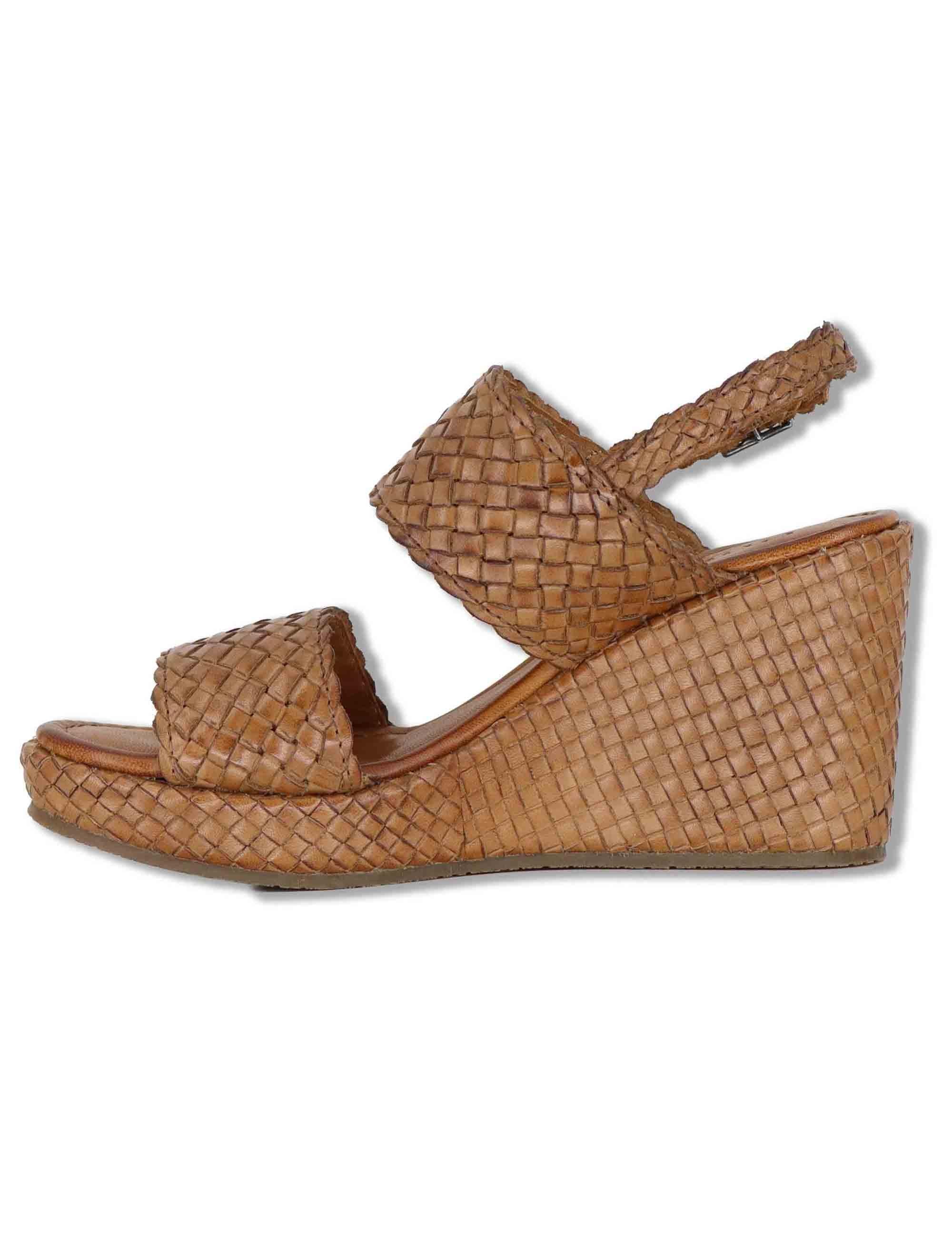 Sandali donna slingback in pelle intrecciata cuoio con zeppa alta WD319R13MI 500008 Vueva 