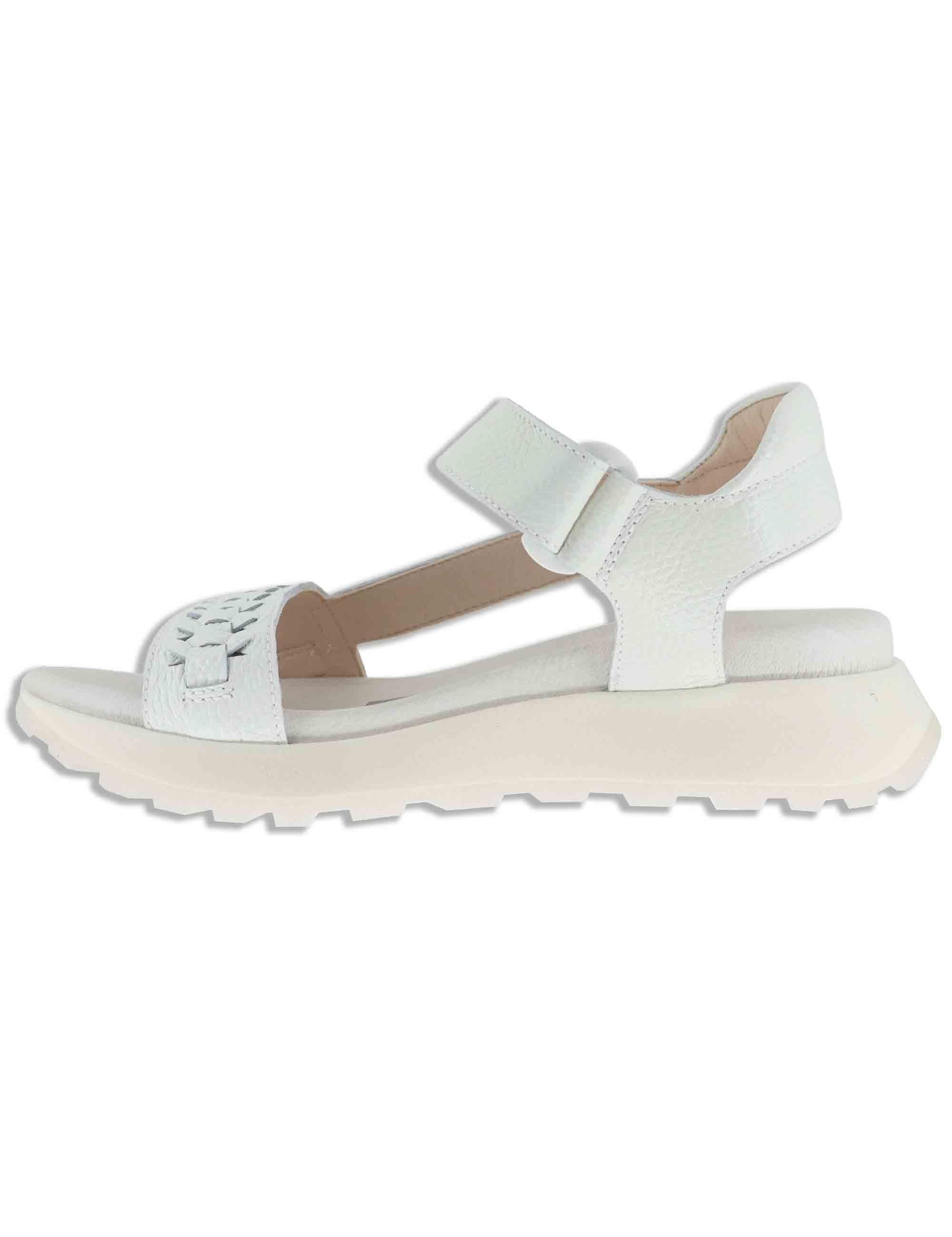 Sandali donna in pelle bianca con fascia trasversale e suola running HV264521 PANNA Hispanitas 