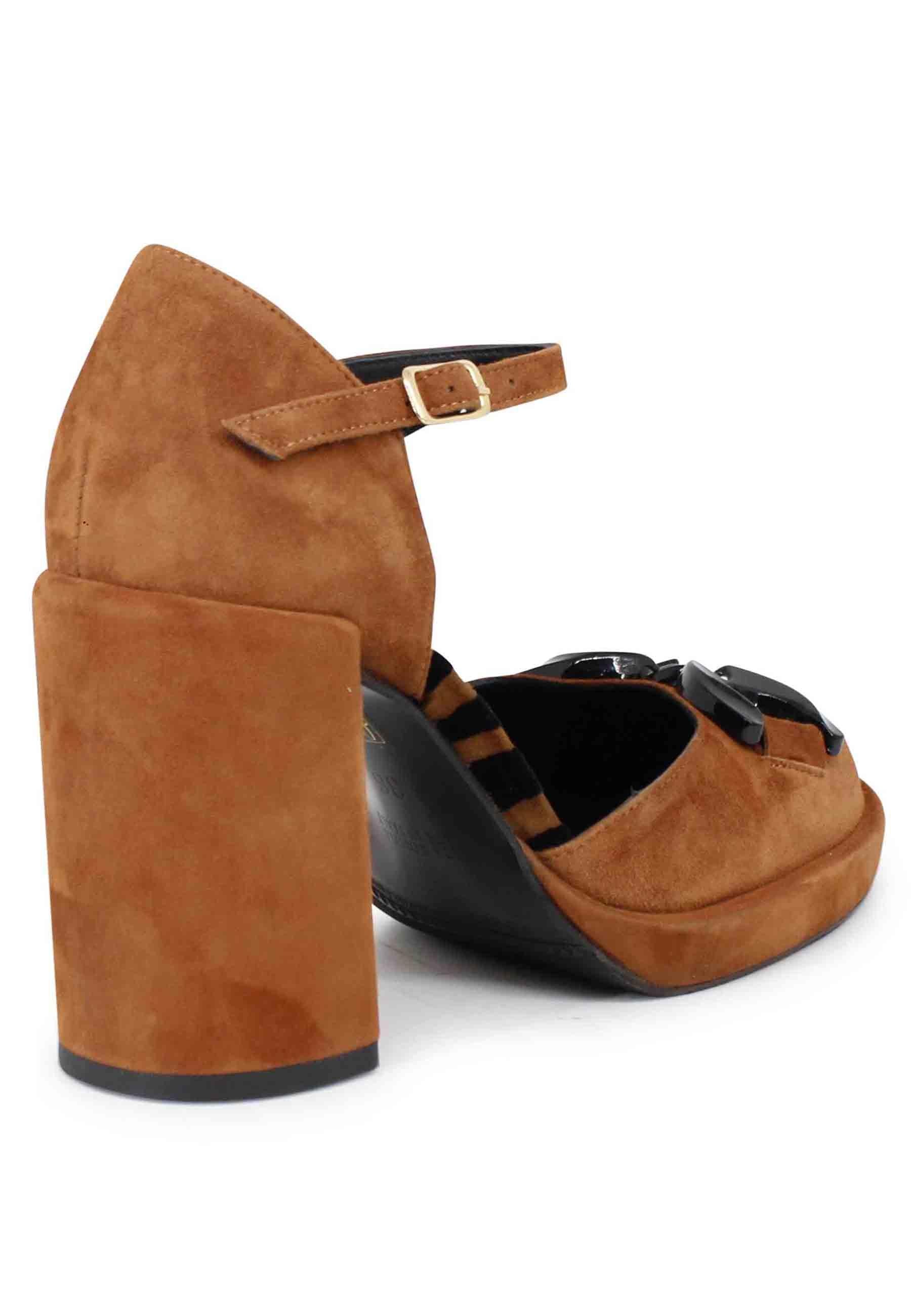 Decollete donna in camoscio cuoio con tacco alto e cinturino SP755 012 Spatarella 