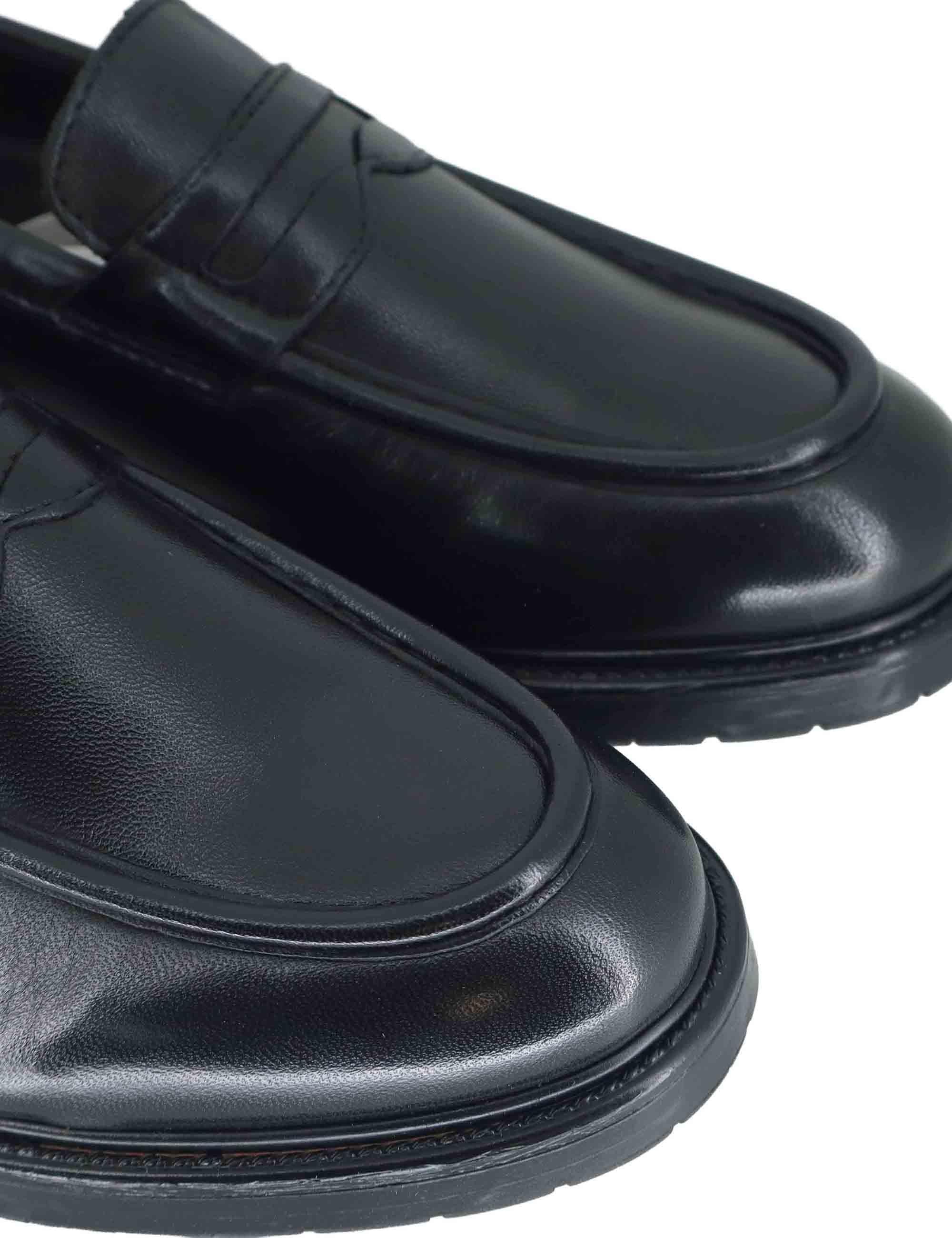 Mocassini uomo in pelle nera con suola in gomma SPGB2070 001 Spatarella 