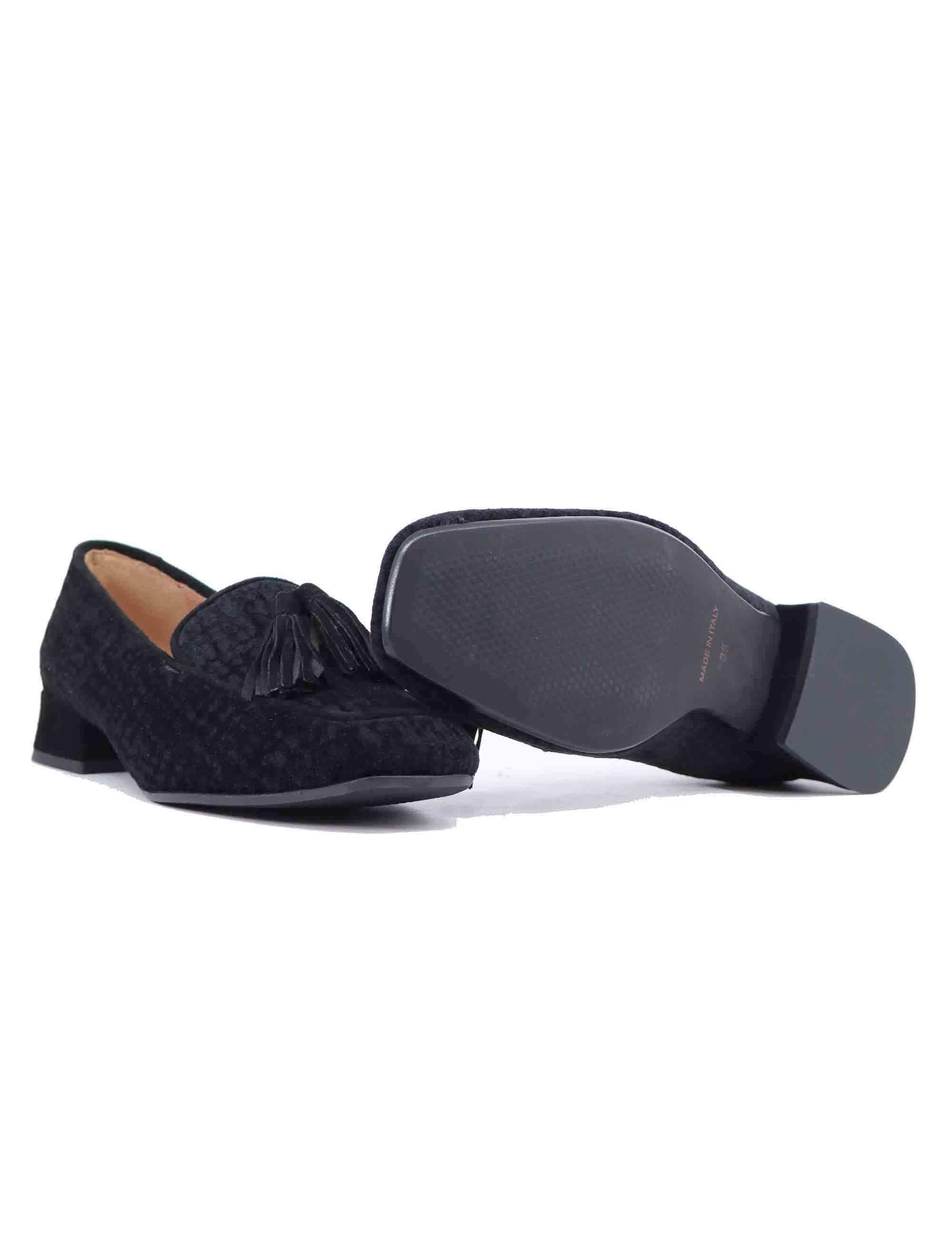 Mocassini donna in camoscio nero con nappine SPK2603-422 001 Spatarella 