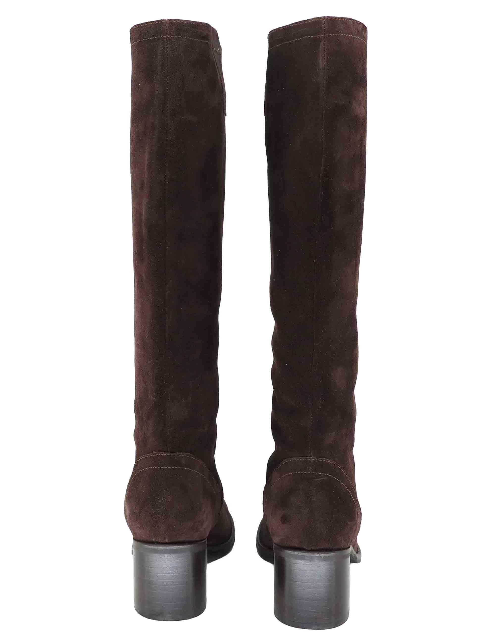 Stivali donna a tubo in camoscio marrone con tacco medio D306 014 Les Venues 