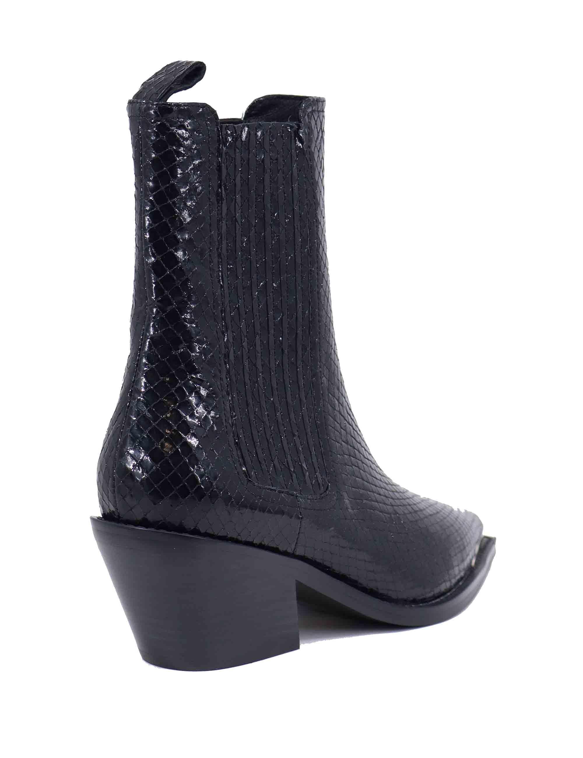 Texani donna in pelle stampata nera con puntale argento 185T49BK 03 Lola Cruz 