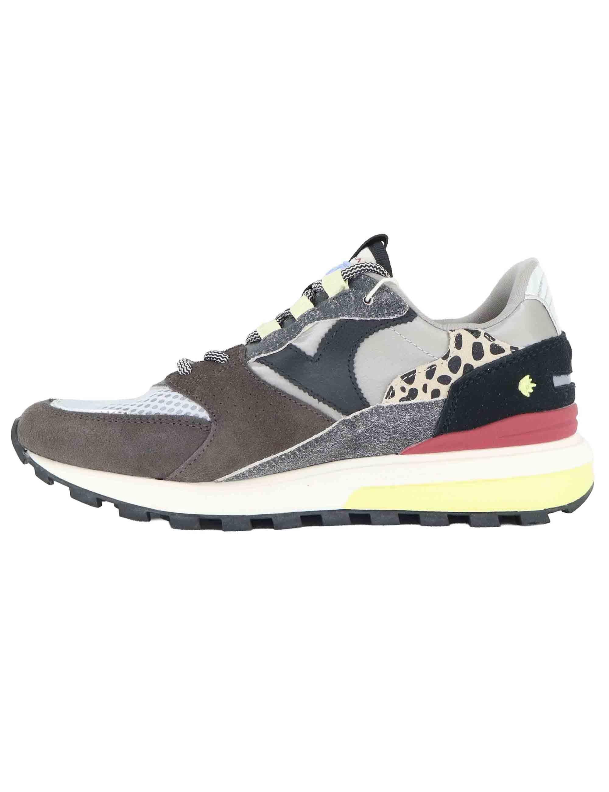 Sneakers donna in pelle nera e tessuto con animalier 1156113 Negro Victoria 