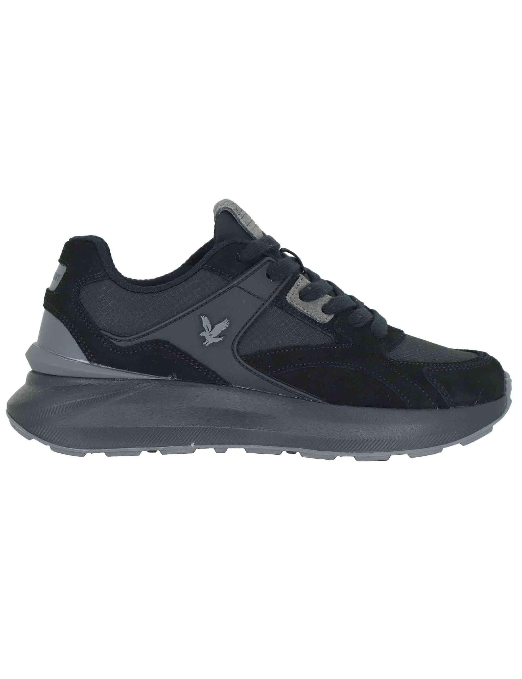 Sneakers uomo in pelle nera con riporti in contrasto e logo laterale GRADY005 001 Lyle & Scott 
