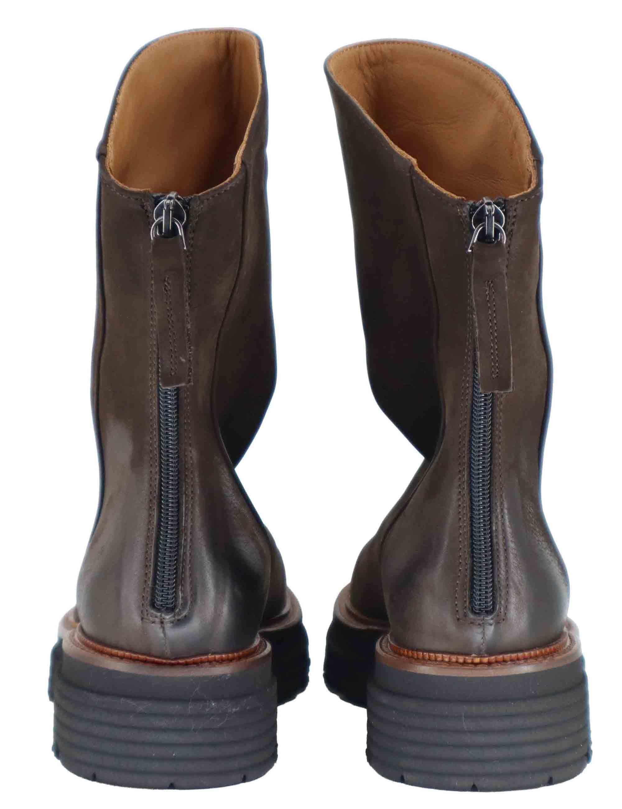 Stivaletti donna in nabuk marrone con zip posteriore e fondo carrarmato SP3270 014 Spatarella 