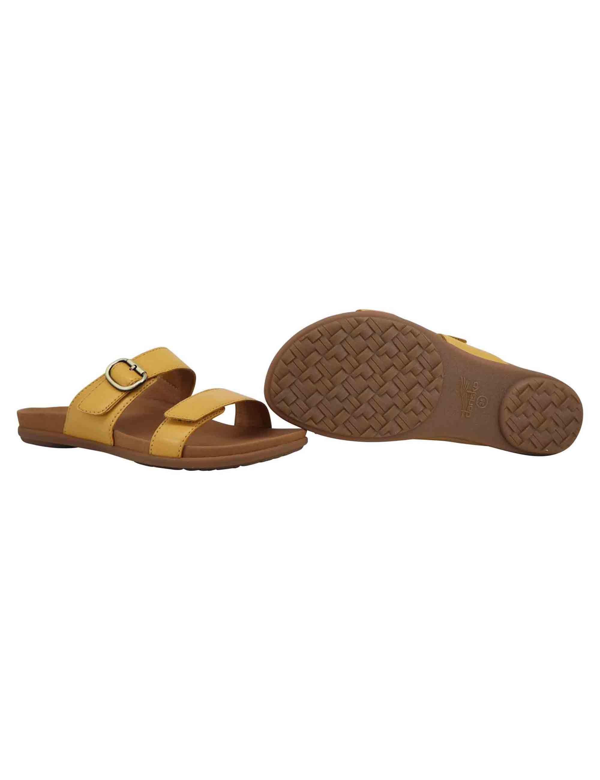 Sandali bassi donna in pelle gialla con fibbia laterale JUSTINE 6220-170300 Dansko 