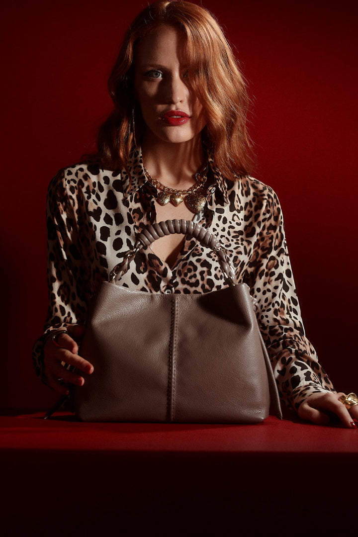 https://cdn.shopify.com/s/files/1/0770/2128/2631/files/roberta_gandolafi_leopardo5511.jpg